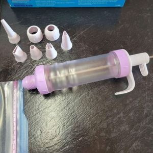 Wilton Dessert Decorator Plus with Manual